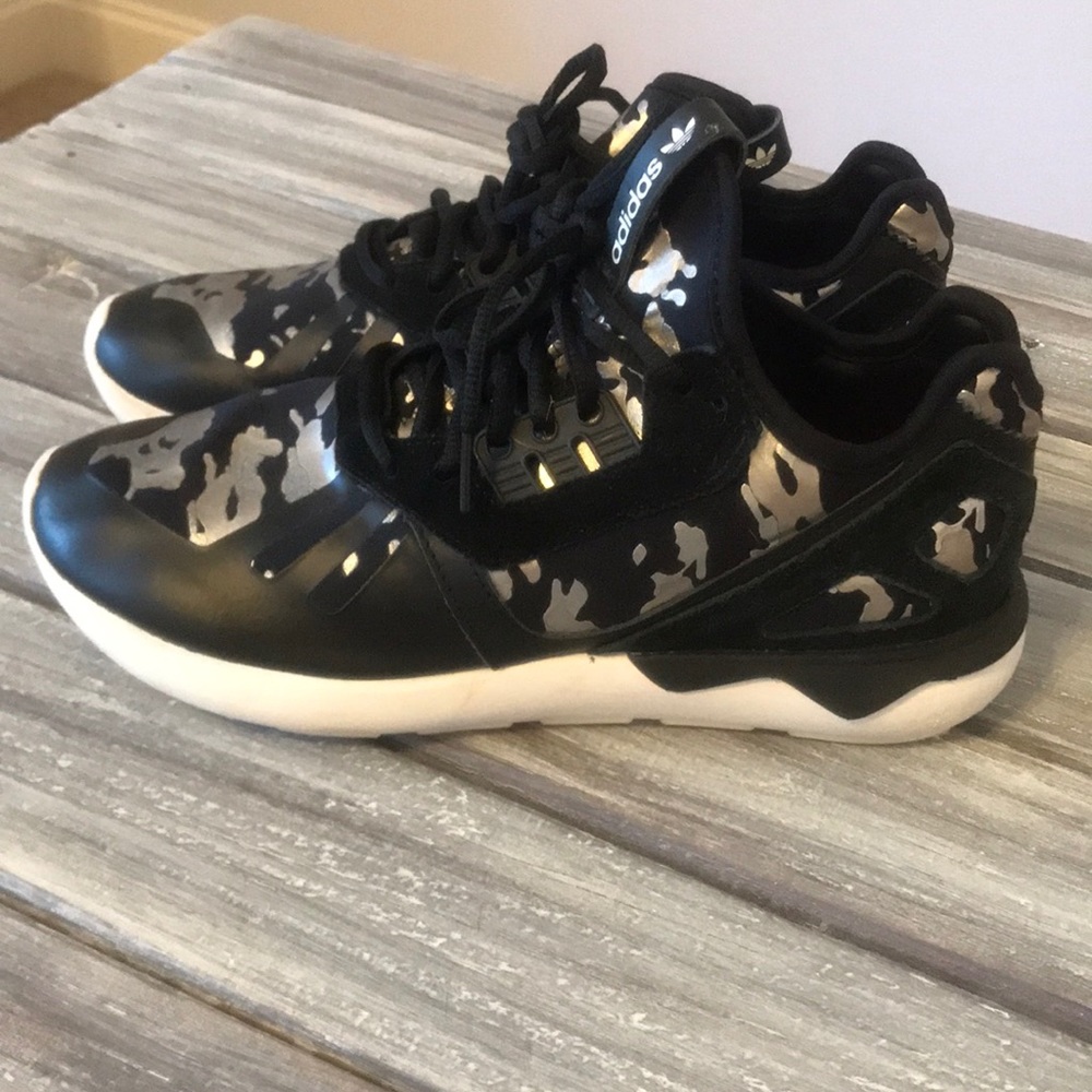 adidas tubular runner